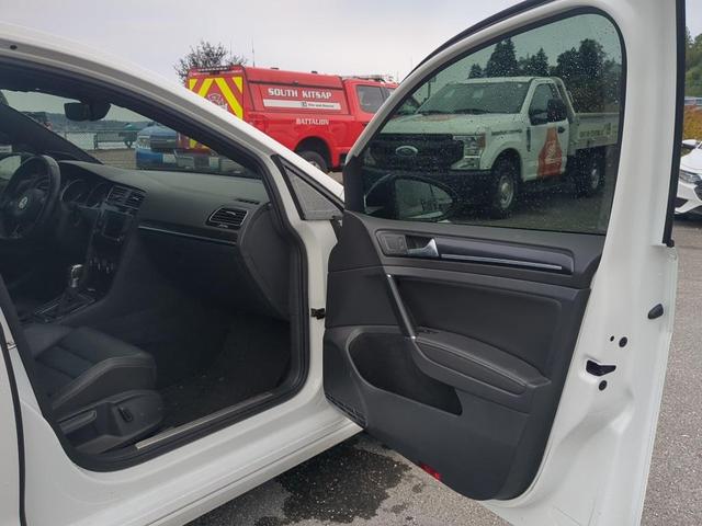 Photo of 2017 Oryx White Pearl Metallic Volkswagen Golf R