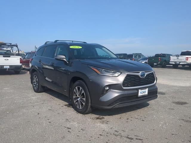 Photo of 2021 Gray Toyota Highlander Hybrid