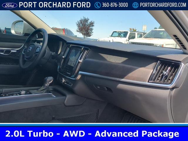 Photo of 2019 Bright Silver Metallic Volvo V90 Cross Country