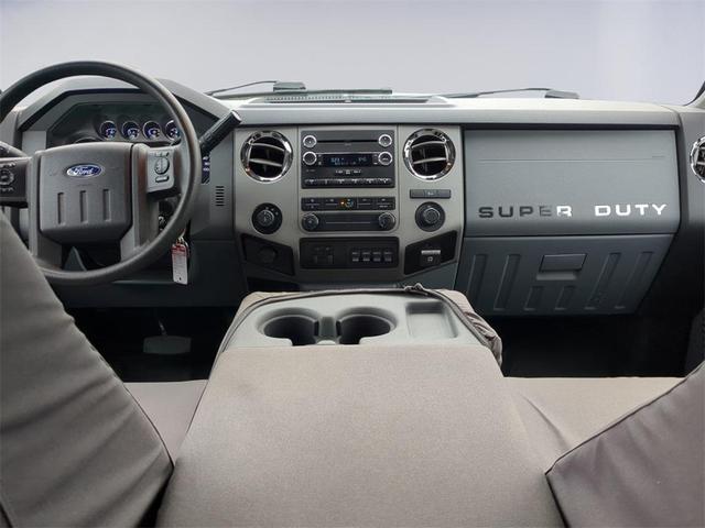 Photo of 2016 Oxford White Ford F-250