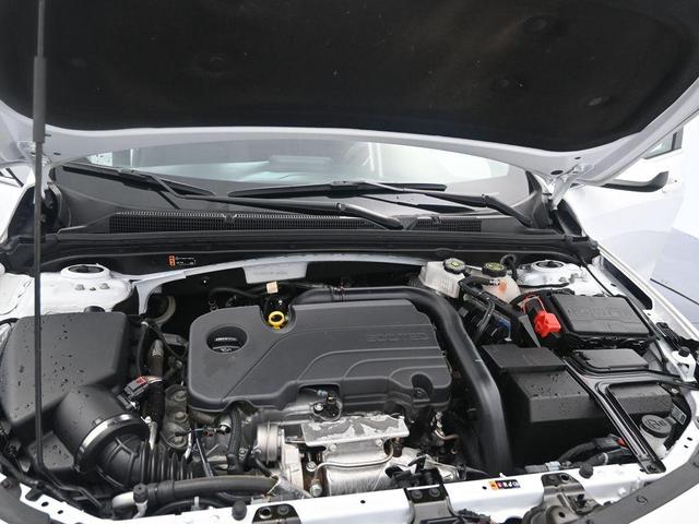 Photo of 2024 Summit White Chevrolet Malibu