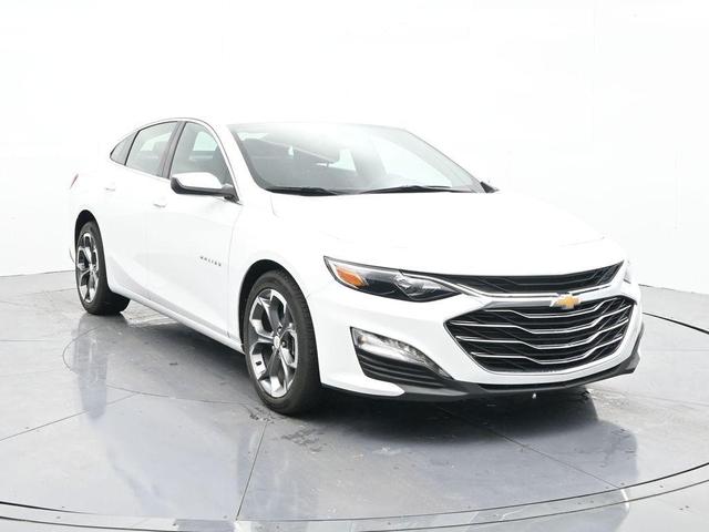 Photo of 2024 Summit White Chevrolet Malibu