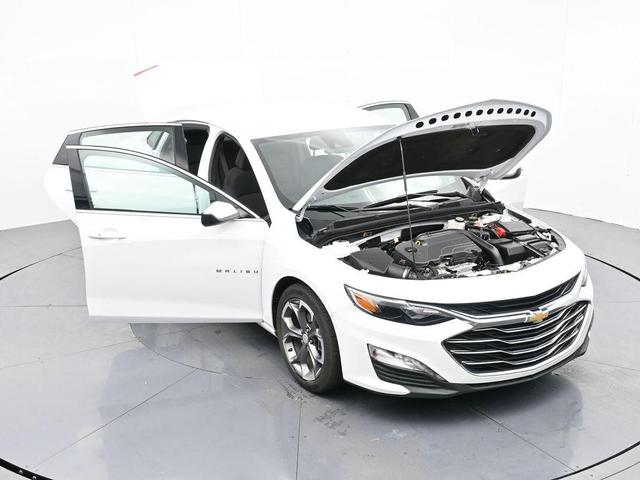Photo of 2024 Summit White Chevrolet Malibu