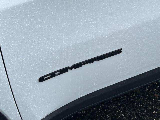 Photo of 2023 Bright White Clearcoat Jeep Compass