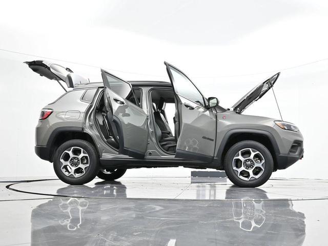 Photo of 2022 Sting Gray Clearcoat Jeep Compass