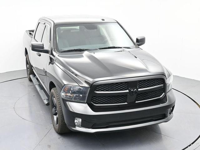 Photo of 2018 Brilliant Black Crystal Pearlcoat RAM 1500