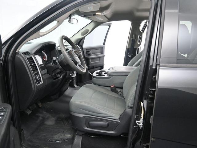 Photo of 2018 Brilliant Black Crystal Pearlcoat RAM 1500