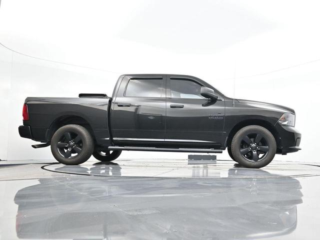 Photo of 2018 Brilliant Black Crystal Pearlcoat RAM 1500