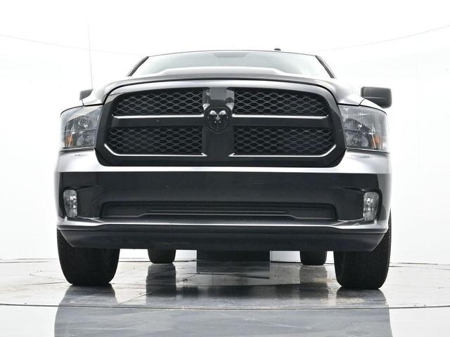Photo of 2018 Brilliant Black Crystal Pearlcoat RAM 1500
