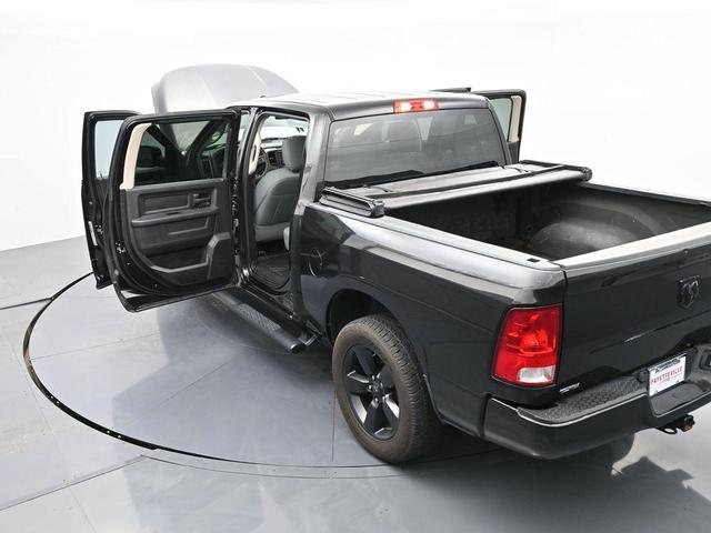 Photo of 2018 Brilliant Black Crystal Pearlcoat RAM 1500