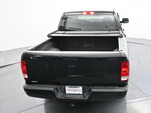 Photo of 2018 Brilliant Black Crystal Pearlcoat RAM 1500