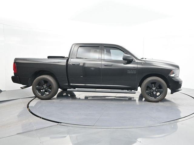 Photo of 2018 Brilliant Black Crystal Pearlcoat RAM 1500
