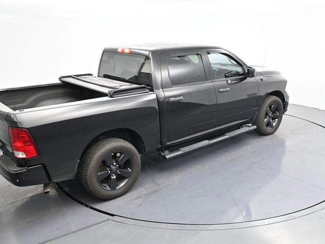 Photo of 2018 Brilliant Black Crystal Pearlcoat RAM 1500