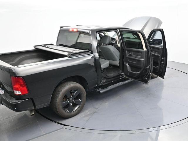 Photo of 2018 Brilliant Black Crystal Pearlcoat RAM 1500
