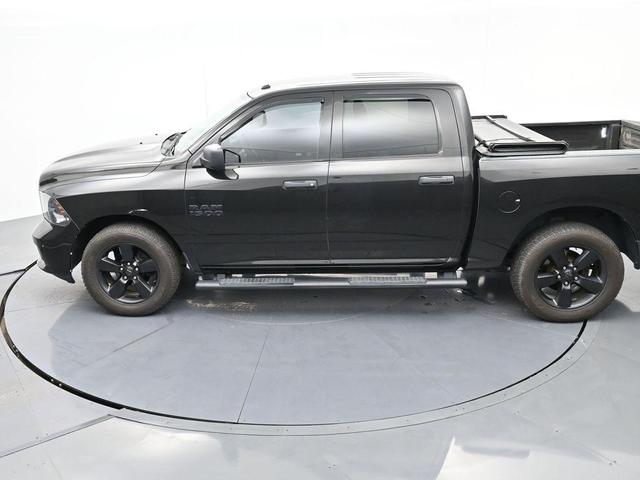 Photo of 2018 Brilliant Black Crystal Pearlcoat RAM 1500