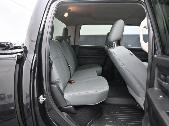 Photo of 2018 Brilliant Black Crystal Pearlcoat RAM 1500