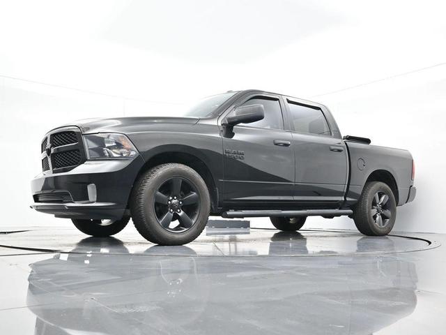 Photo of 2018 Brilliant Black Crystal Pearlcoat RAM 1500
