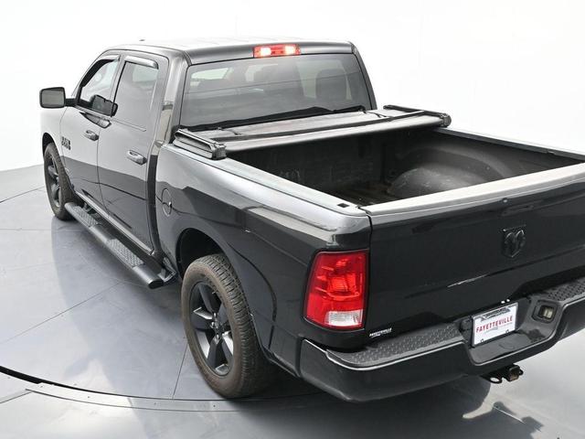 Photo of 2018 Brilliant Black Crystal Pearlcoat RAM 1500