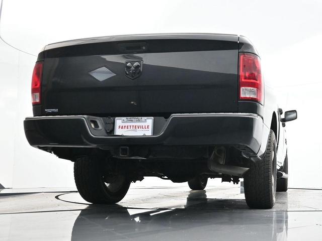 Photo of 2018 Brilliant Black Crystal Pearlcoat RAM 1500