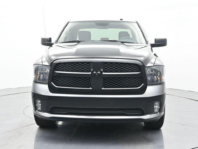 Photo of 2018 Brilliant Black Crystal Pearlcoat RAM 1500