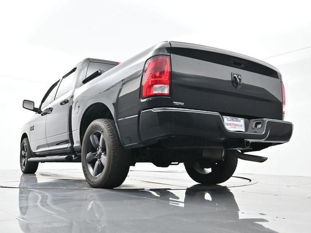 Photo of 2018 Brilliant Black Crystal Pearlcoat RAM 1500