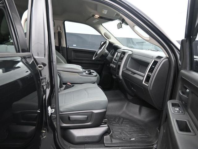 Photo of 2018 Brilliant Black Crystal Pearlcoat RAM 1500
