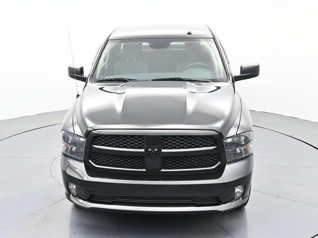 Photo of 2018 Brilliant Black Crystal Pearlcoat RAM 1500