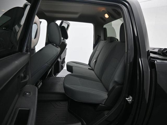 Photo of 2018 Brilliant Black Crystal Pearlcoat RAM 1500