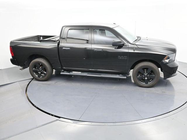 Photo of 2018 Brilliant Black Crystal Pearlcoat RAM 1500