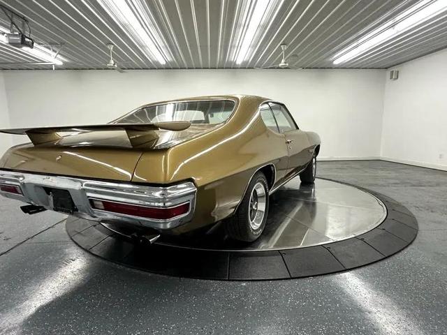 Photo of 1970 Gold Pontiac GTO