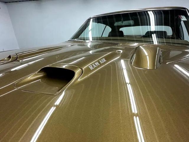 Photo of 1970 Gold Pontiac GTO