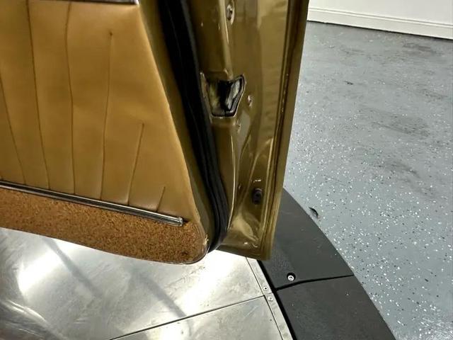 Photo of 1970 Gold Pontiac GTO