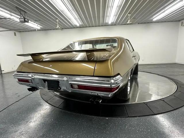 Photo of 1970 Gold Pontiac GTO