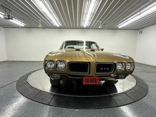 Photo of 1970 Gold Pontiac GTO