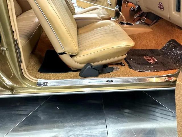 Photo of 1970 Gold Pontiac GTO
