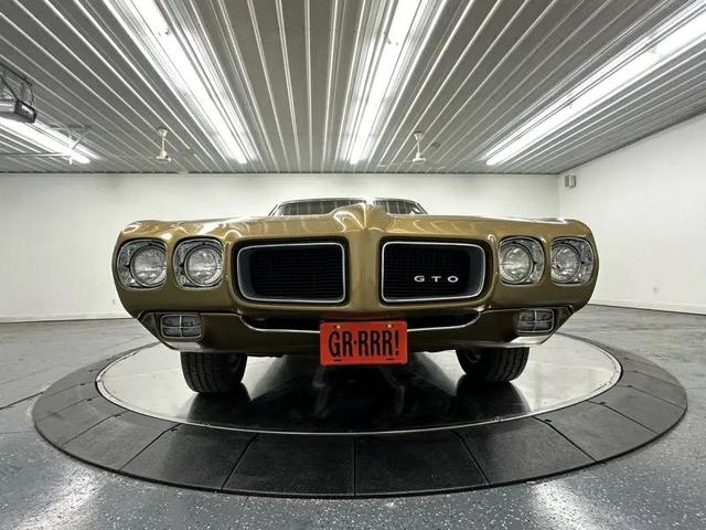 Photo of 1970 Gold Pontiac GTO