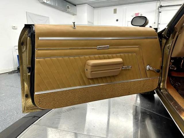Photo of 1970 Gold Pontiac GTO