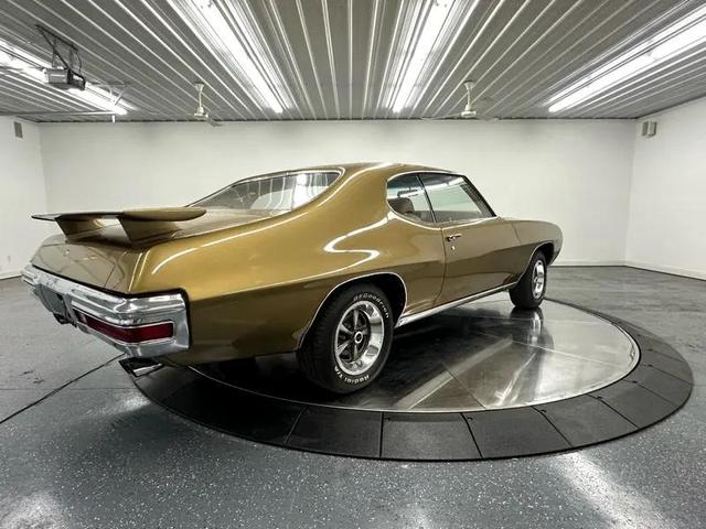Photo of 1970 Gold Pontiac GTO