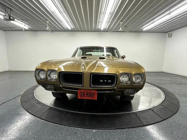 Photo of 1970 Gold Pontiac GTO