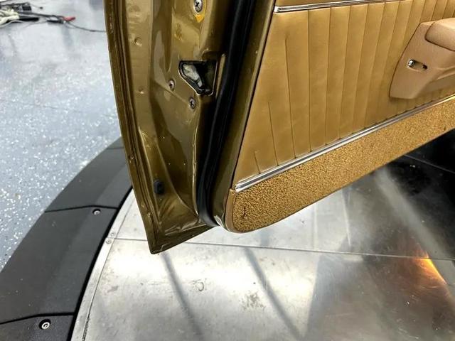 Photo of 1970 Gold Pontiac GTO
