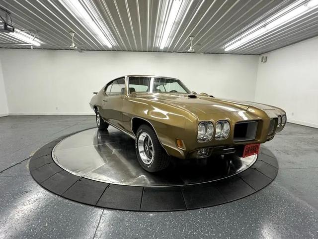 Photo of 1970 Gold Pontiac GTO