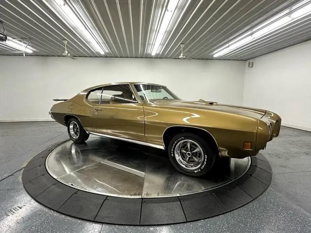 Photo of 1970 Gold Pontiac GTO