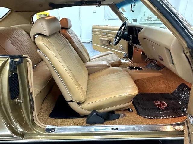 Photo of 1970 Gold Pontiac GTO