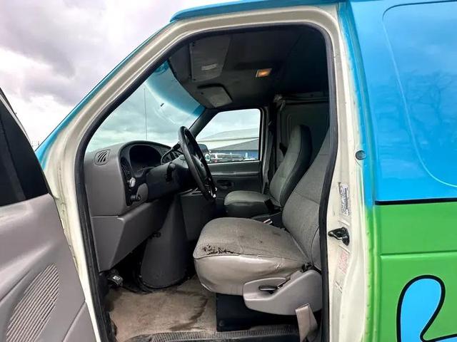Photo of 1998 Blue Ford E350