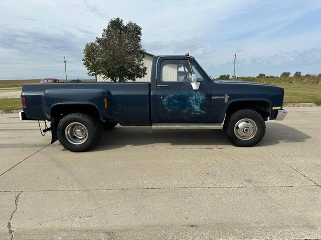 Photo of 1986 Blue Chevrolet Pickup Truck