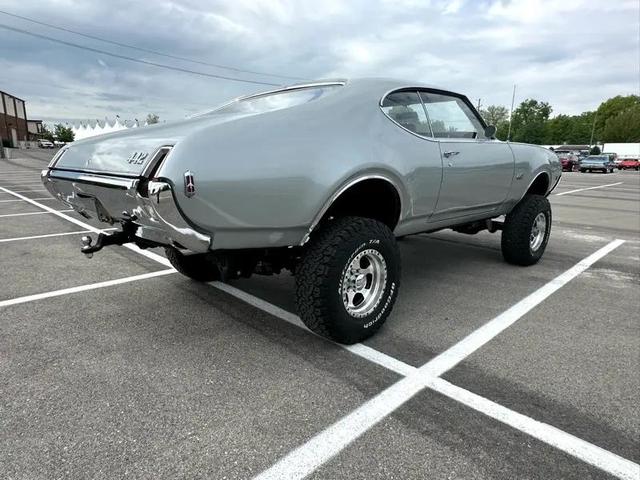 Photo of 1969 Silver Oldsmobile 442