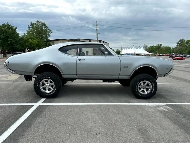 Photo of 1969 Silver Oldsmobile 442