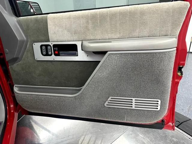 Photo of 1993 Red Chevrolet 1500