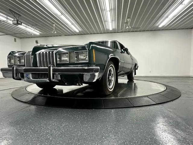 Photo of 1977 Green Pontiac Grand Prix