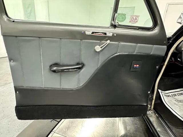 Photo of 1950 Black Ford Custom